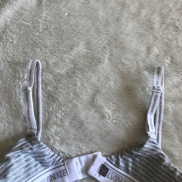 Calvin Klein - Ck One Cotton Lightly-Lined Wirefree Bralette - Picture 5 of 6